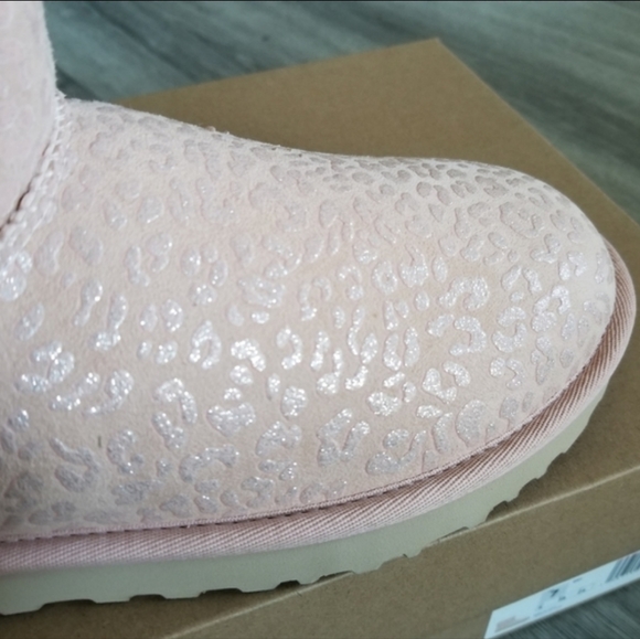 UGG Classic Mini Snow Leopard Suede Boot - Picture 9 of 10